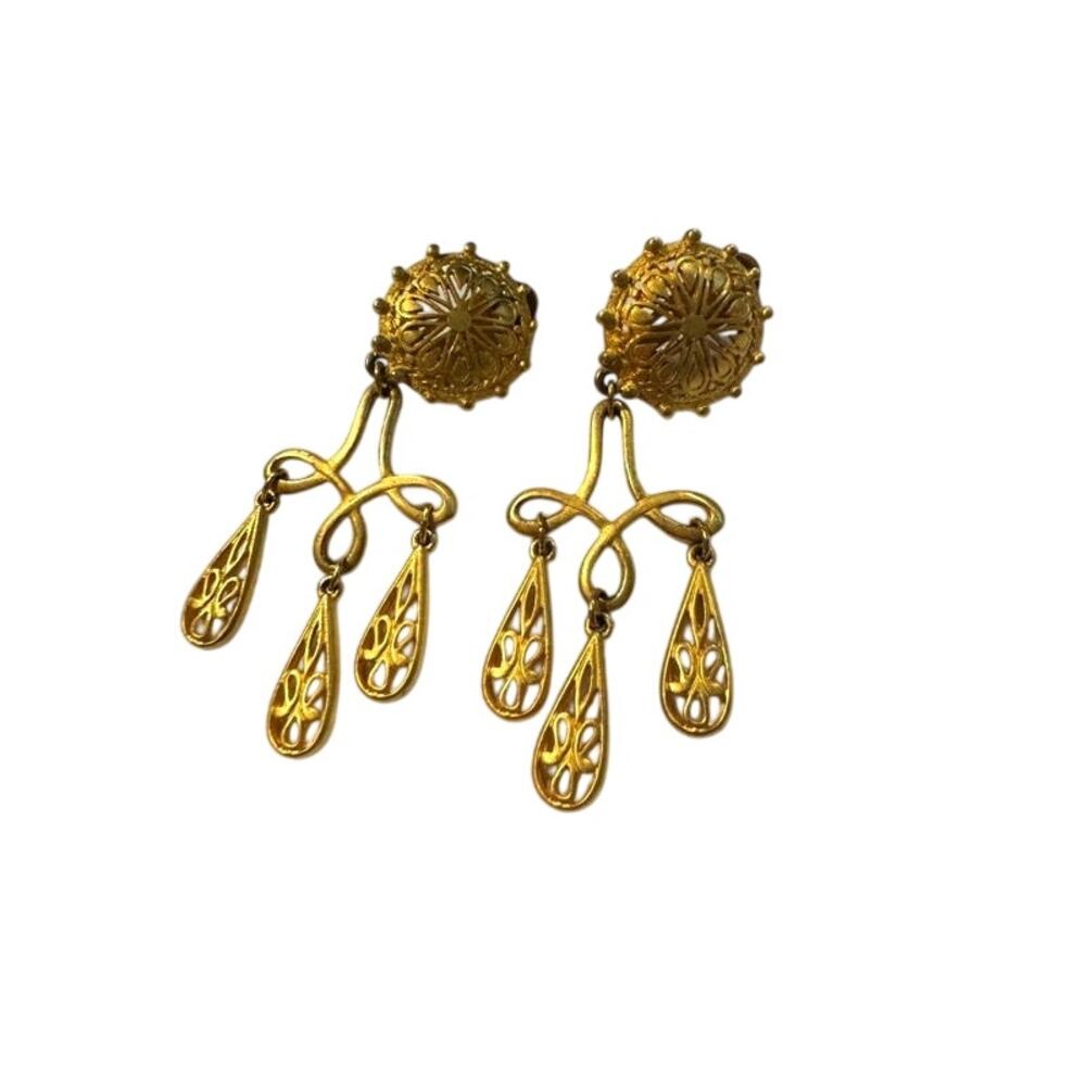 Vintage Gold Tone Filigree Dome Chandelier Dangle Clip Earrings